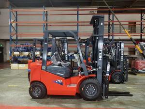 Chariot élévateur diesel mini CPCD20 de 2 tonnes de la marque Heli, neuf, avec pince pour rouleaux de papier, à vendre - Product Image 6