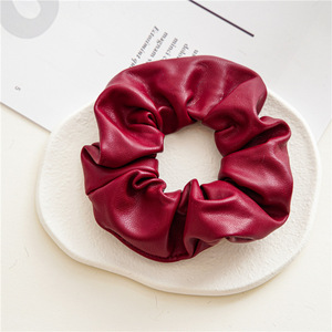 FanYue Multi Color Fashion 2022 Faux Pu Leather Scrunchies Chouchou para mujer - Product Image 1
