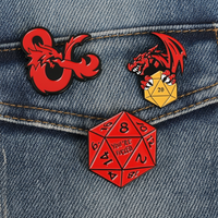 Broche personnalisée en émail avec dés d'animation mignons, thème jeu de rôle Dungeons and Dragons, épingles en émail dragon sur mesure