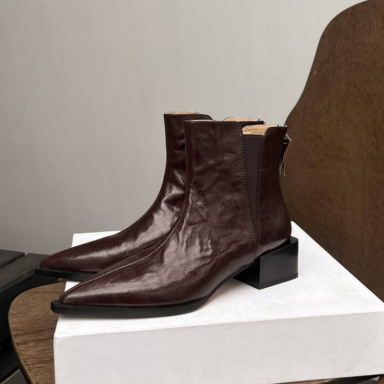 สีน้ำตาล