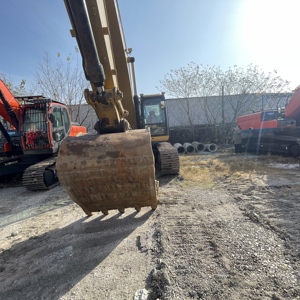 รถขุดมือสอง Caterpillar 330D2L ราคาถูก 30 ตัน พร้อมเครื่องยนต์ ปั๊ม และมอเตอร์ ความจุบุ้งกี๋ 1.8 เมตร กำลัง 195 วัตต์ ขาย - Product Image 4