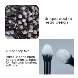 Pinceau de maquillage double embout pour le contour du visage, le fond de teint, le correcteur, la poudre et le blush, adapté aux produits liquides et crèmeux - Product Image 6