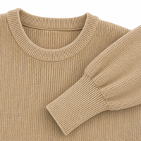 Ensemble deux pièces en tricot beige pour femmes, OEM/ODM personnalisé, haut à col rond avec jupe crayon mi-longue, style hiver