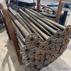 Vis de terre personnalisée pour systèmes photovoltaïques (PV) avec bride réglable, galvanisée à chaud, 4 pales - Product Image 1