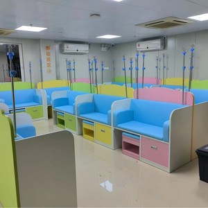 Chaises d'hôpital pour enfants Keming Furniture avec tiroirs, sièges en contreplaqué de bois massif pour cliniques et zones d'infusion - Product Image 3