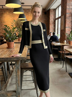 Ensemble robe et cardigan en tricot blanc élégant et moderne, ensemble en tricot 2 pièces Stealth Wealth pour femmes sophistiquées