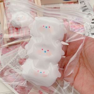 Juguete de Conejo Blanco Blandito y Esponjoso de Goma de Rebote Lento, Hecho a Mano, para Aliviar el Estrés en Niñas - Product Image 1