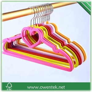 Coloré <span class=keywords><strong>Vert</strong></span> Cravate Velours <span class=keywords><strong>Cintre</strong></span> Coeur Conception Antidérapant Floqué Costume <span class=keywords><strong>Cintre</strong></span> pour Économiser De L'espace - Product Image 4
