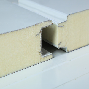 Panneau sandwich en polyuréthane ignifuge répondant à des normes de sécurité et à des règlements de construction stricts - Product Image 1