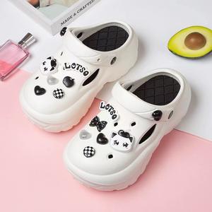 Lotso Sabots à plateforme pour femmes, vert clair, semelle épaisse, antidérapants, sandales de plage d'été, style <span class=keywords><strong>Crocs</strong></span> tendance et mignon, <span class=keywords><strong>talon</strong></span> de 3 cm - Product Image 2