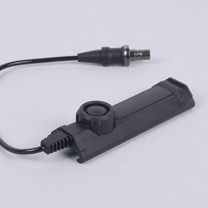 Linterna Táctica de Doble Función con Interruptor de Cable Tipo Cola de Rata, Interfaz SF, Botón de Luz Constante de 20 mm - Product Image 1