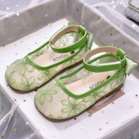 Chaussures en maille pour filles avec jolies fleurs en dentelle, chaussures plates pour enfants pour l'été 2026, nouvelle mode, sandales décontractées pour enfants, semelle souple