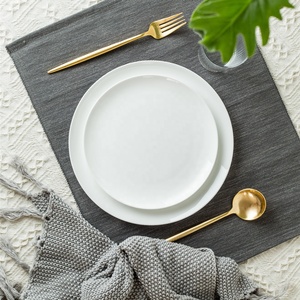 Assiettes à steak rondes européennes pas cher 10 pouces assiettes blanches en porcelaine pour la restauration - Product Image 1