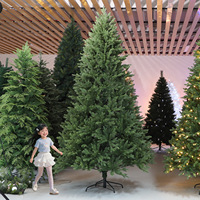 Nouvel arbre de Noël simulé en PE pur haut de gamme, décorations de Noël luxueuses et haut de gamme pour les vitrines des centres commerciaux.