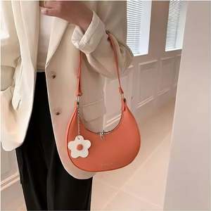 Sac à main hobo de luxe en cuir véritable personnalisable et tendance pour femme - Product Image 6