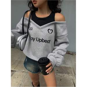 Sudadera Personalizada para Mujer con Hombros Descubiertos, Manga Larga Asimétrica, Gráfico de Letras, Estilo Casual Urbano - Product Image 2