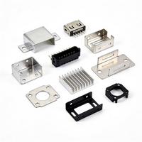Pièces d'emboutissage de précision pour panneaux avant de baies de serveur et supports de montage, y compris un échantillon découpé au laser