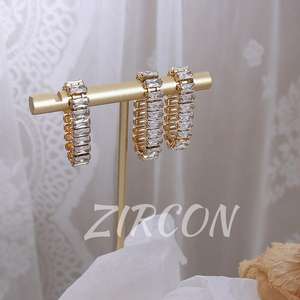 Anneau en acier inoxydable résistant à la sueur, anneau en pierre carrée, Baguettes en cristal, zircon cubique empilable, bague pour femmes et dames, plaqué or - Product Image 2