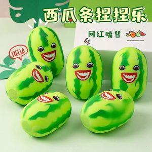 Jouet anti-stress en forme de pastèque, célèbre sur internet, peluche créative en forme de fruit, figurine décorative en forme de pastèque, un incontournable - Product Image 2