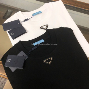 Camisetas Negras de Moda al por Mayor con Diseño de Triángulo Metálico – Compatible con OEM/ODM, Envío Rápido, Popular en los Mercados de Europa y EE. UU. - Product Image 3