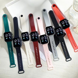 Commercio all'ingrosso a buon mercato quadrato LED <span class=keywords><strong>orologio</strong></span> elettronico di lusso uomo e <span class=keywords><strong>donna</strong></span> moda cuore sport <span class=keywords><strong>orologio</strong></span> <span class=keywords><strong>digitale</strong></span> con scatola regalo per gli studenti - Product Image 3
