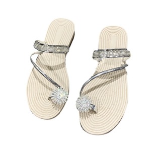 Nuevas <span class=keywords><strong>sandalias</strong></span> de playa europeas americanas de verano para mujer, zapatillas planas con anillo en el dedo del pie de talla grande, diamantes de imitación - Product Image 5