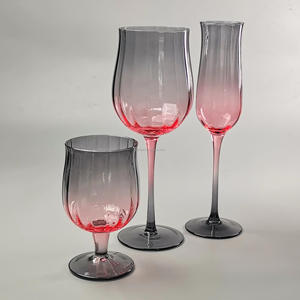 Verres <span class=keywords><strong>à</strong></span> <span class=keywords><strong>vin</strong></span> en forme de <span class=keywords><strong>tulipe</strong></span> personnalisés de 14 oz en gros <span class=keywords><strong>verre</strong></span> de gobelet de <span class=keywords><strong>vin</strong></span> de couleur gris foncé pour Noël Thanksgiving - Product Image 5