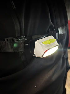 Lampe frontale 400 lumens, lumière blanche + rouge, rechargeable par USB C, 1200 mAh, IP65, 90 °   Ajustable avec support à clip pour le camping, la randonnée et la course à pied - Product Image 5