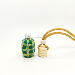 Bán Buôn Flower In Ấn Mini Chai Nắp Bằng Gỗ Với Sợi Dây Thừng Thủy Tinh Rỗng Xe Nước Hoa Polymer Cay Khuếch tán Treo Chai - Product Image 3