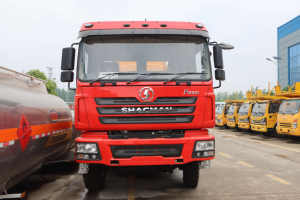 Camion-citerne à huile Shacman Delong F3000 4x2 d'occasion avec une capacité de 15001-30000L - Product Image 2