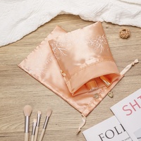 Pochette de rangement pour extensions de cheveux humains flexographie avec logo personnalisé sacs d'emballage pour perruques sacs pour faisceaux de cheveux en satin de soie avec cordon de serrage