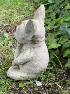 Sculpture en résine de chiot méditant à texture pierre <span class=keywords><strong>pour</strong></span> studio de bien-être et aménagement paysager de jardin - Product Image 3
