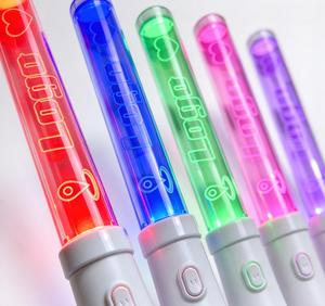 Pulsera de Control Remoto con 15 Colores LED y Alcance de 800M, Material Plástico para Fiestas y Conciertos - Product Image 4