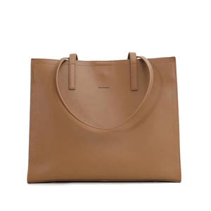 2025 nouveau sac fourre-tout simple de grande capacité plusieurs couleurs en cuir en option - Product Image 1