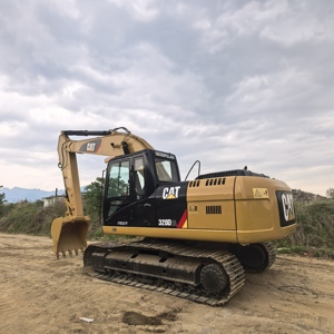 รถขุด CAT 320d มือสอง รถขุดไฮดรอลิกตีนตะขาบ Caterpillar 320dl พร้อมเครื่องจักรกลงานวิศวกรรมและก่อสร้างมือสอง - Product Image 3