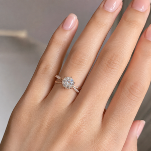 Anello di fidanzamento scintillante a sei punte per donna, elegante gioiello da dito per proposta di matrimonio - Product Image 2