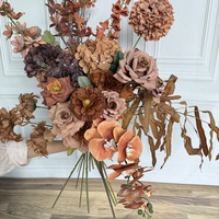 Karamelkleurige zijden kunstbloemen, rijke bruinrode tint, perfect voor bruiloften, evenementen, buitenfotografie, kunstmatig bladwerk