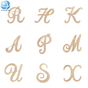 Broche de diamantes de imitación con letras personalizadas, alfileres de seguridad de aleación chapados en plata, regalos de joyería, accesorios de decoración de <span class=keywords><strong>ropa</strong></span> para hombres y mujeres - Product Image 5