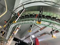 Ligne de machines de remplissage de bouteilles d'eau liquide entièrement automatique à petite échelle pour l'emballage de l'eau potable pour les usines