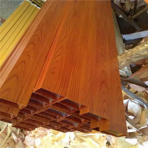 Plafond en aluminium imitation bois ignifuge, panneau décoratif suspendu en métal - Product Image 3
