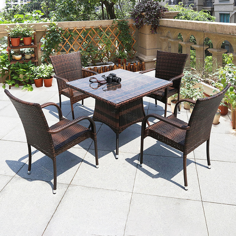 Tavolo QT-90CM e 4 sedie