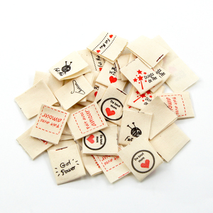 Accesorios de ropa Logotipo de marca personalizado Etiquetas de <span class=keywords><strong>dobladillo</strong></span> de ropa Venta al por mayor Camiseta Algodón Damasco Etiquetas de tamaño Parche Etiqueta de cuello Etiqueta tejida - Product Image 6