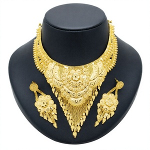 Collar con Colgante de Luna en Latón Chapado en Oro, Diseño Simple, Luna Creciente Dorada, Regalo para Mujer, Moda Coreana - Product Image 2