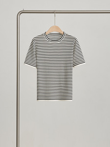 Maglia da <span class=keywords><strong>donna</strong></span> elegante Casual ampia primavera nuova t-shirt <span class=keywords><strong>a</strong></span> <span class=keywords><strong>righe</strong></span> <span class=keywords><strong>bianche</strong></span> <span class=keywords><strong>nere</strong></span> realizzata in Jersey di lana di pecora <span class=keywords><strong>a</strong></span> maglia <span class=keywords><strong>a</strong></span> maniche corte da <span class=keywords><strong>donna</strong></span> - Product Image 2
