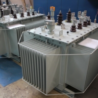 Transformateur de puissance immergé dans l'huile S13 800-1000 kVA, dédié à la mise à niveau des réseaux électriques ruraux, efficacité énergétique de niveau 1, extérieur ONAN