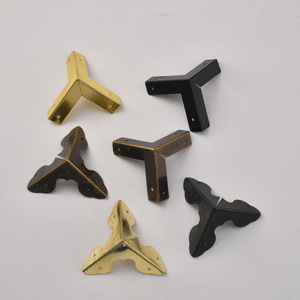 Wenzhou Platinum Link Antique Bronze Metal <b>Corner</b> <b>Protectors</b> For Wooden Boxes Modern Simple Style Edge Guards - Product Image 2