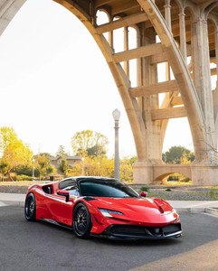 Kit carrosserie Ferrari SF90 : Lame avant, jupes latérales, diffuseur et spoiler en fibre de carbone style R amélioré pour SF90 - Product Image 2