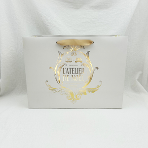 Sacs shopping en papier couché blanc avec poignée en ruban et logo personnalisé, avec estampage à chaud pour les marques de vêtements de mode - Product Image 2