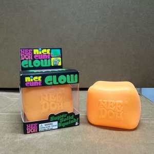 Juguete Antiestrés Needoh Ice Cube Glow, Juguete Relajante de Maltosa, Juguete para Apretar con Forma de Cubo de Hielo Luminoso - Product Image 5