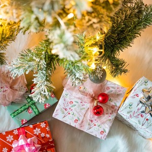 Papel de Regalo con Diseño Floral de Bayas de Temporada, Rollo de Papel de Arte con Revestimiento de PE de una Cara, Ecológico y Reciclable - Product Image 6